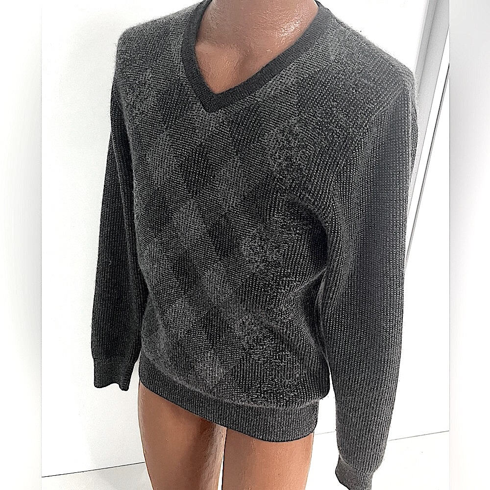Hart Schaffner Marx Men's Argyle V-Neck Cashmere Sweater